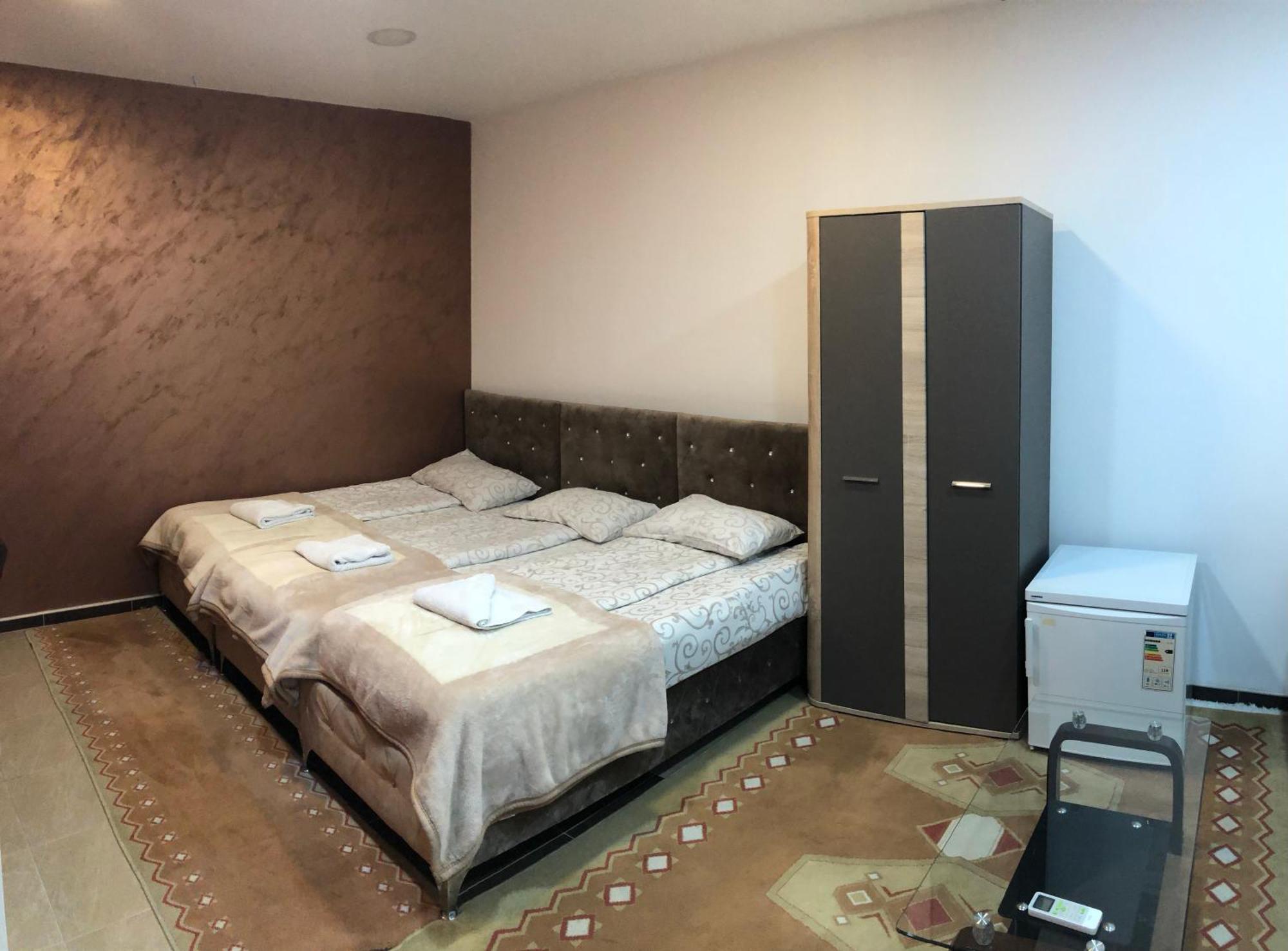 Avio Apartmani 2018 Novi Pazar Ruang foto